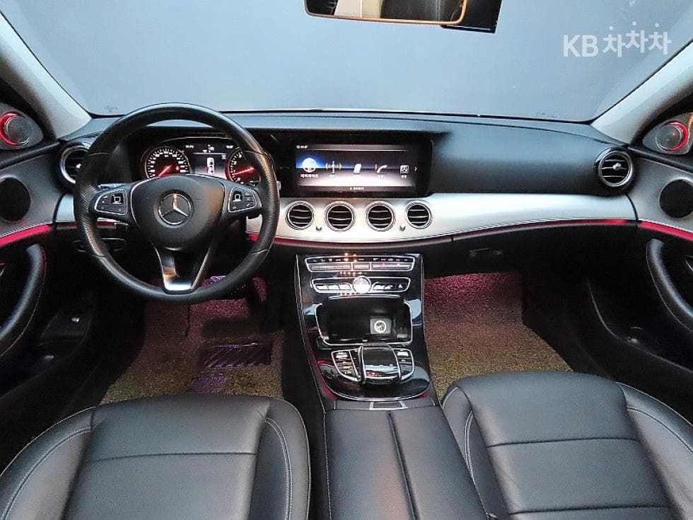 Mercedes-Benz E-Class (W213)E200 Avantgarde - 6