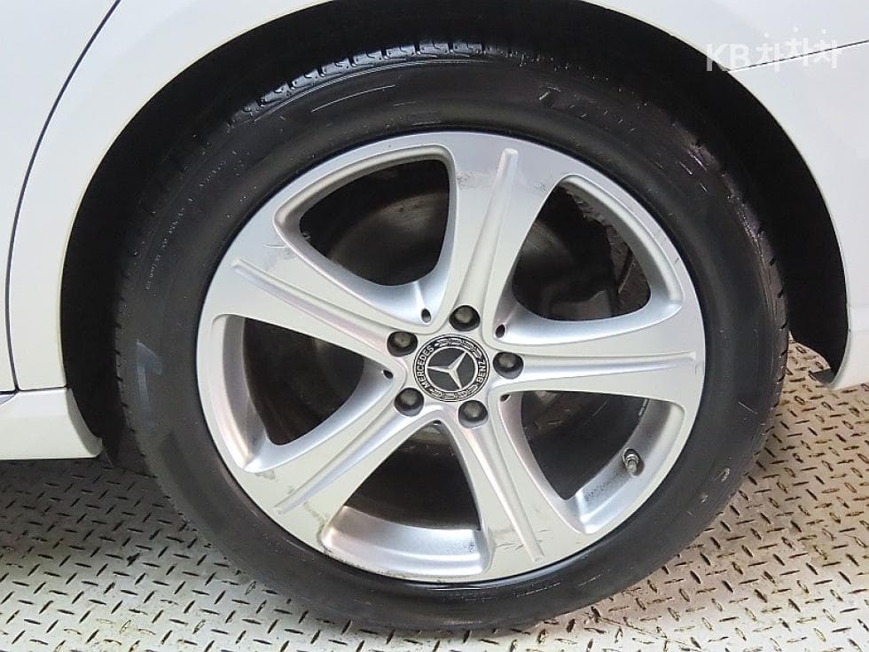 Mercedes-Benz E-Class (W213)E200 Avantgarde - 20