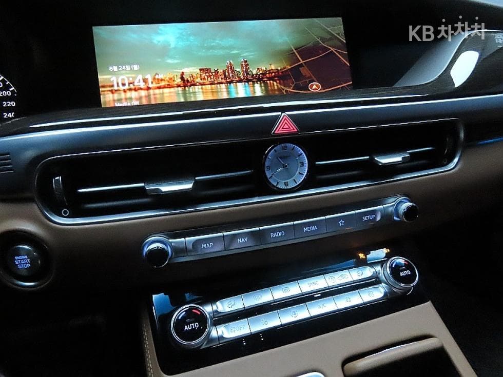 Genesis G903.8 GDi AWD Premium Luxury - 17