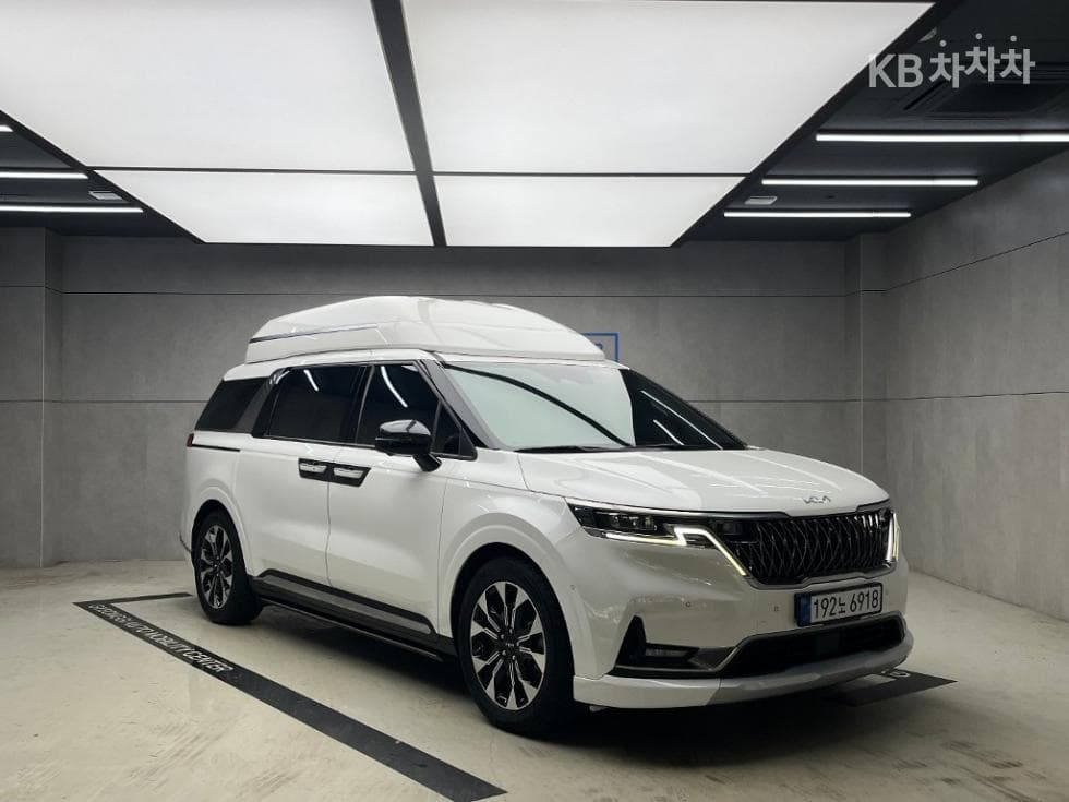 Kia Carnival 4th generation High Limousine (Carnival) G3.5 GDI 9-seater Signature - Image 1