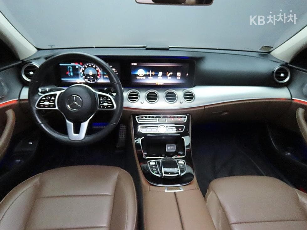Mercedes-Benz E-Class (W213)E300 AMG Line - 6