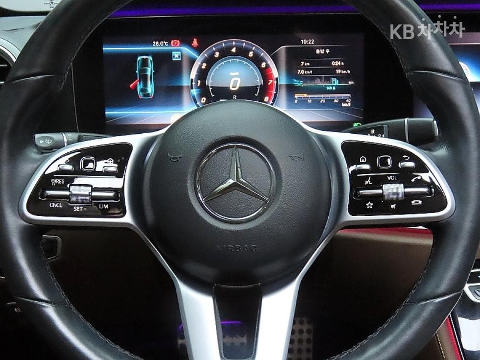 Mercedes-Benz E-Class (W213)E300 AMG Line - 17