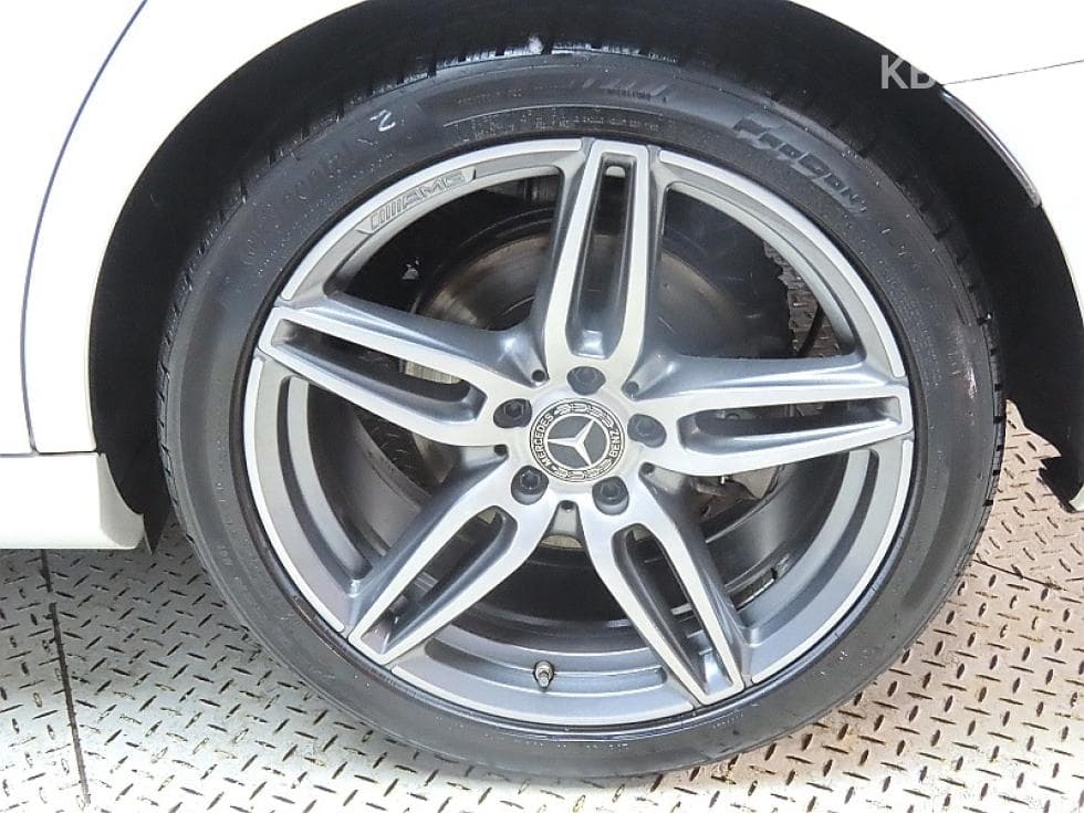 Mercedes-Benz E-Class (W213)E300 AMG Line - 20