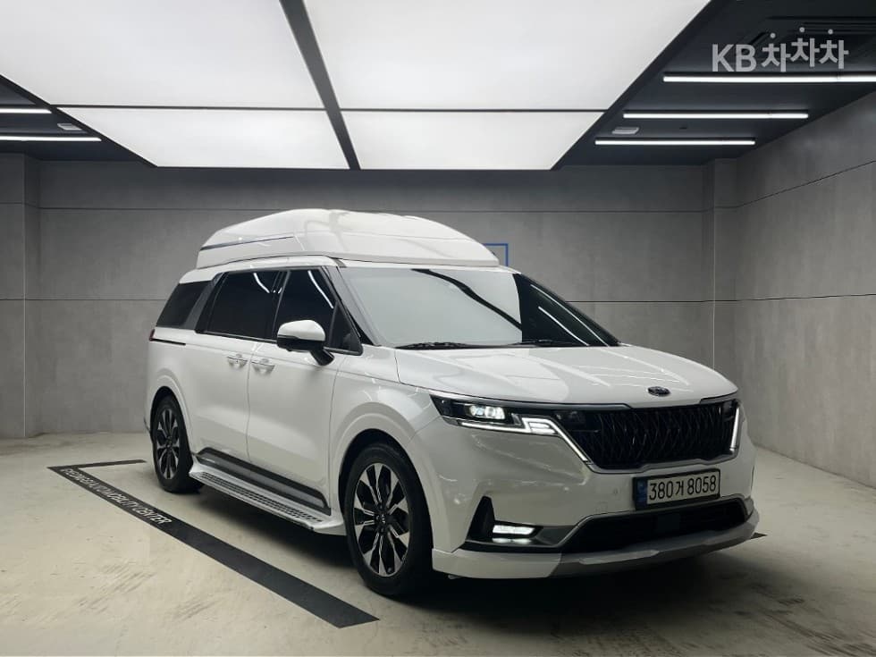 Киа Канивал 4-то поколение Висок Лимузин (Канивал) G3.5 GDI 9-местен Signature - Image 1