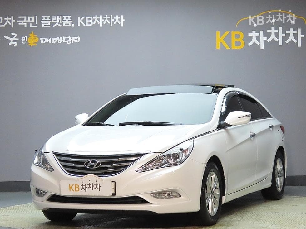 Hyundai YFSonata CVVL Luxury - Image 1