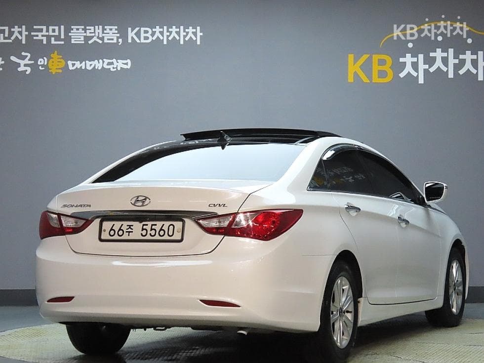 Hyundai YFSonataCVVL Luxury - 2