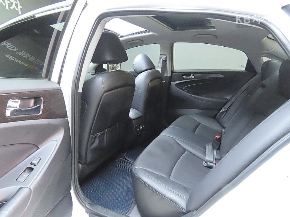 Hyundai YFSonataCVVL Luxury - 11