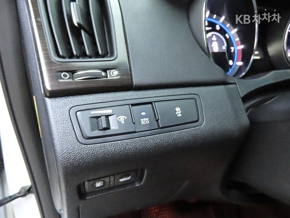 Hyundai YFSonataCVVL Luxury - 12