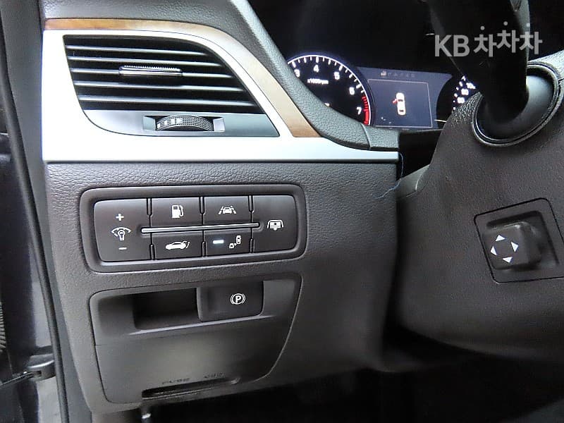 Hyundai GenesisDHG380 파이니스트 에디션 AWD - 11