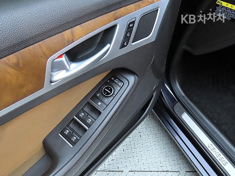 Hyundai GenesisDHG380 파이니스트 에디션 AWD - 12