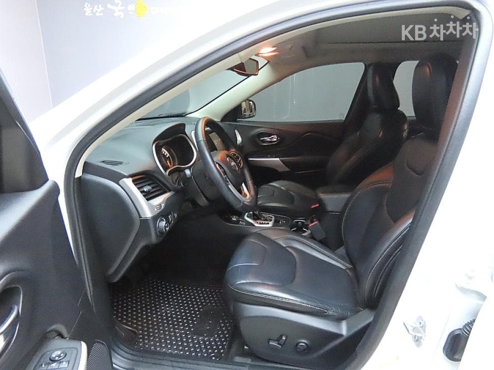 지프 체로키(KL)2.4 Бензин AWD Longitude High - 10