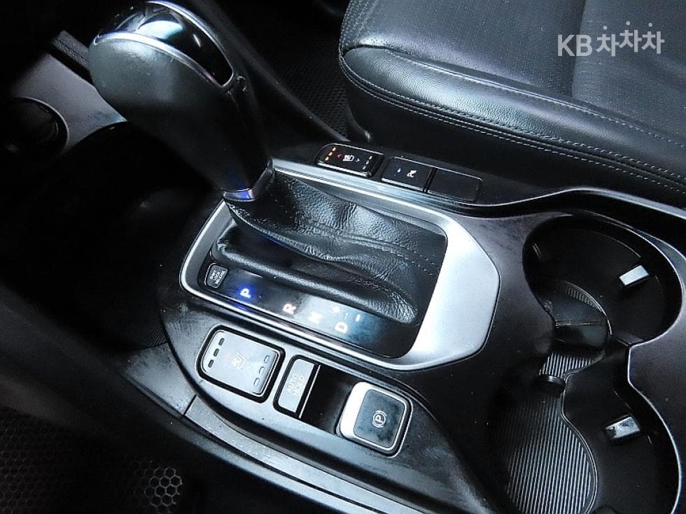 Хюндай Санта Фе DMХонда R-двигател 2.0 дизел 2WD PREMIUM Стандартен - 9