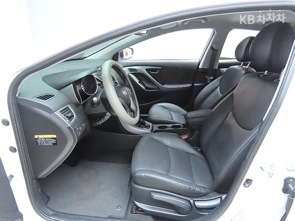 Hyundai The New (facelift) Avante (Elantra)1.6 GDi Modern Standard - 10
