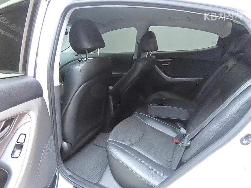 Hyundai The New (facelift) Avante (Elantra)1.6 GDi Modern Standard - 11