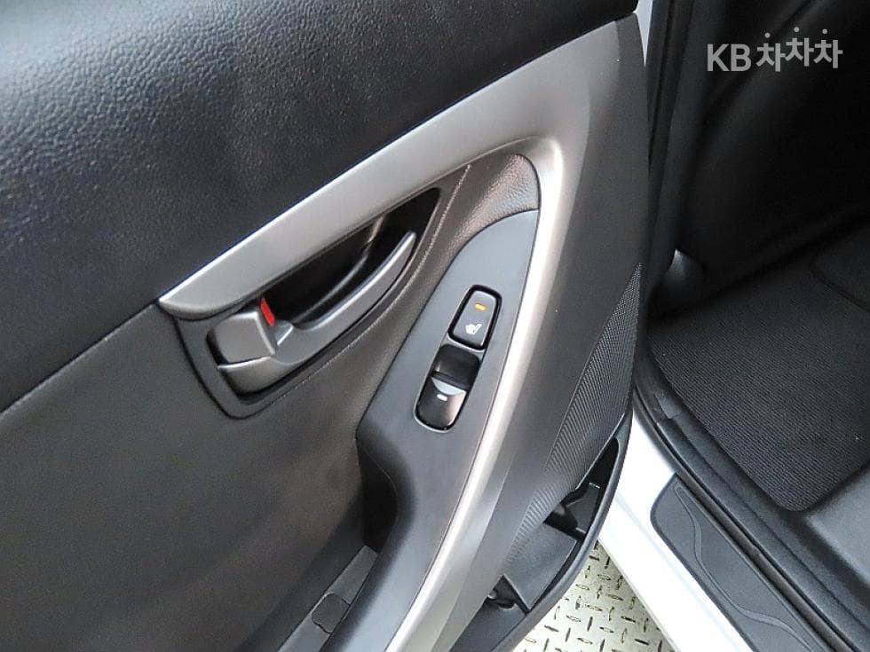 Hyundai The New (facelift) Avante (Elantra)1.6 GDi Modern Standard - 18