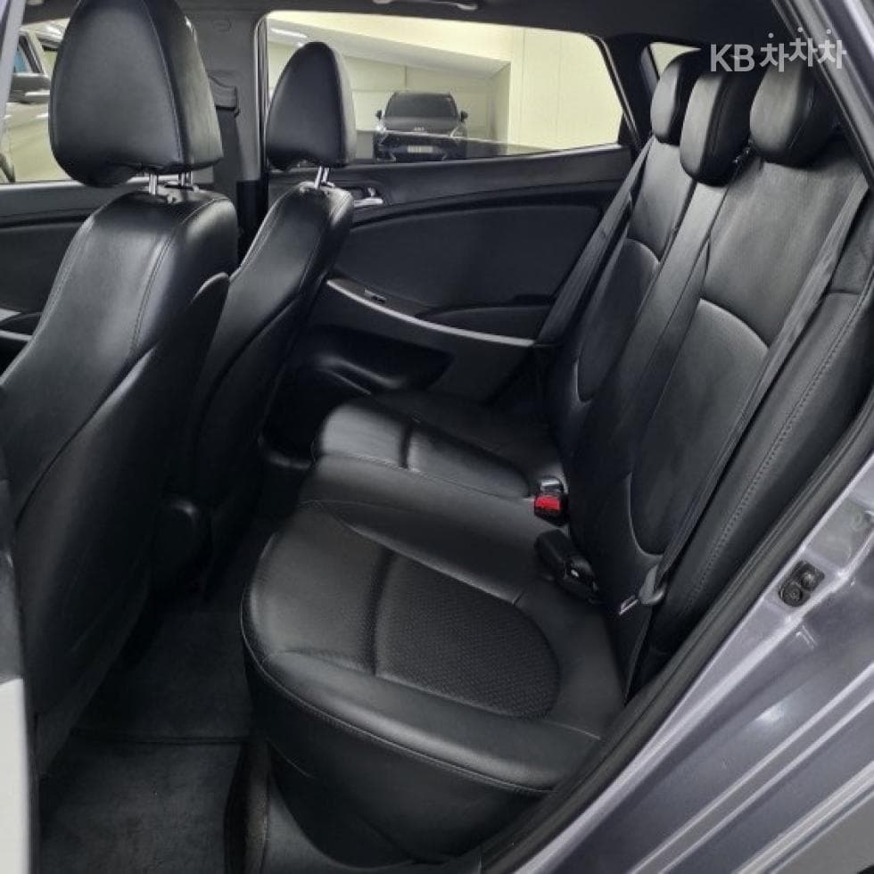 Hyundai Accent(신형)위트 1.6 VGT Modern - 6