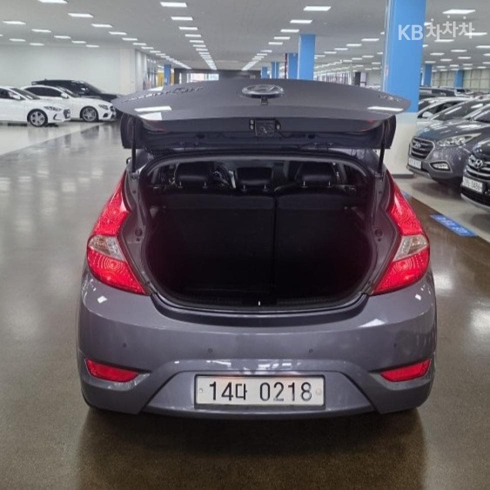 Hyundai Accent(신형)위트 1.6 VGT Modern - 17