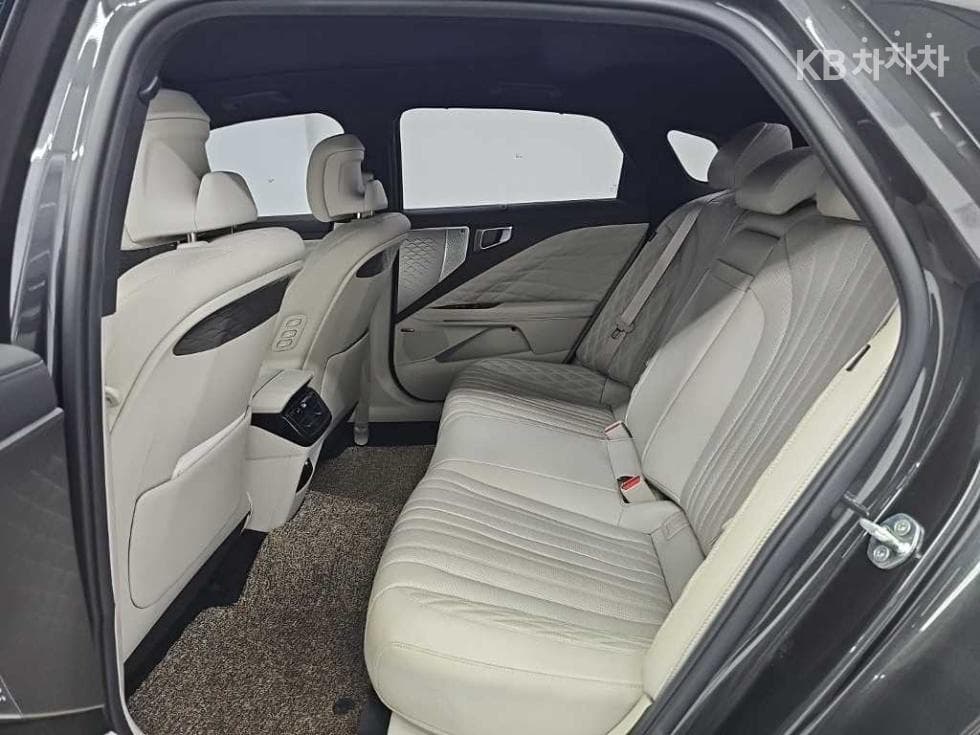 Kia K83.5 Gasoline Signature - 12