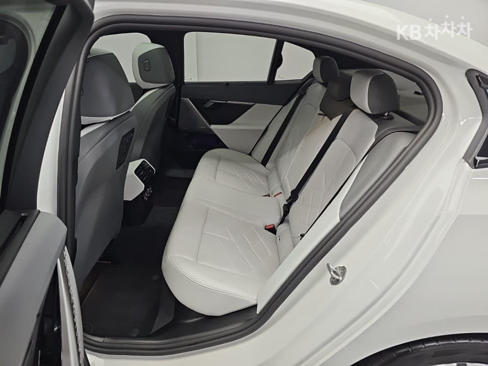 BMW New5 Series(G60)530i xDrive M Sport - 12