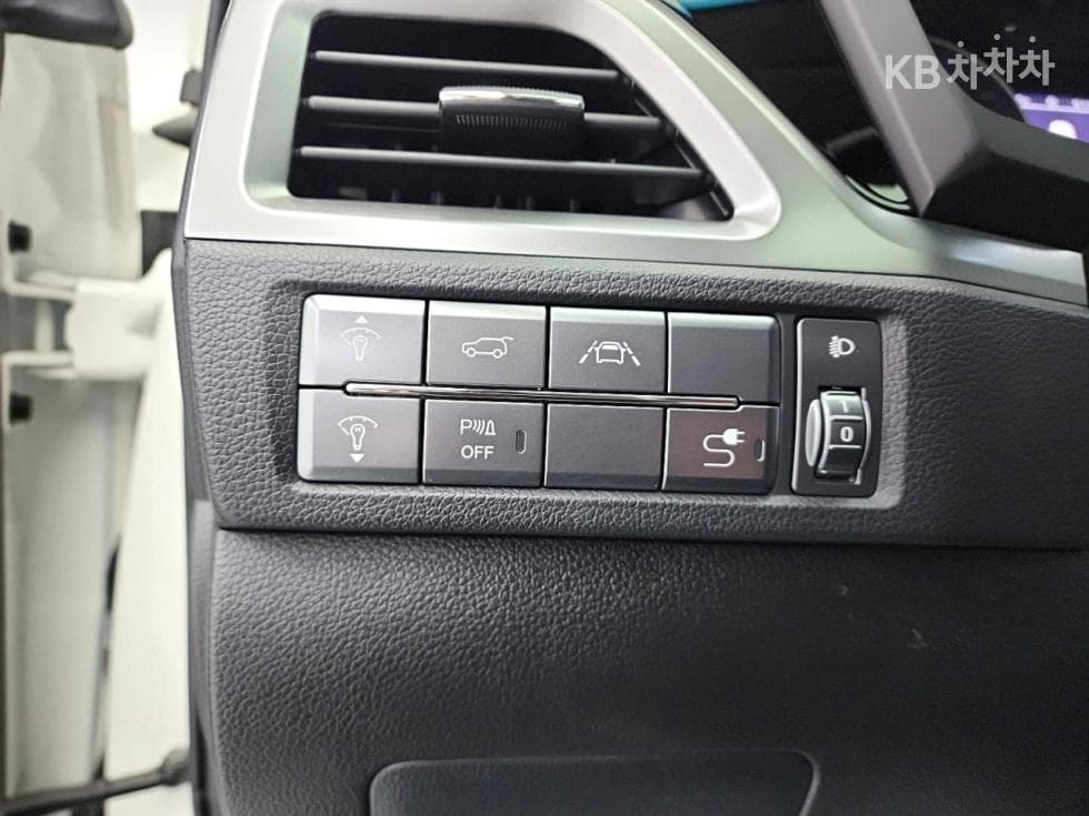 КейДжи Мобилити 뷰티플 코란도1.5 GDi Turbo 2WD C5 Plus - 13