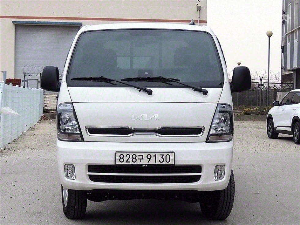 Kia The New (facelift) Bongo 3 (light truck) LPG 1 Ton 표준캡 장축 4WD GL Light - Image 1