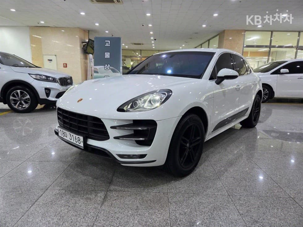 Porsche 마칸 3.6 Турбо - Image 1