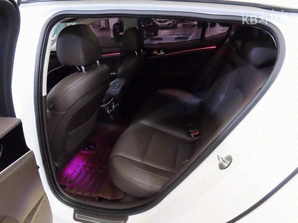 Kia Stinger2.2 Diesel 2WD 플래티넘 - 7