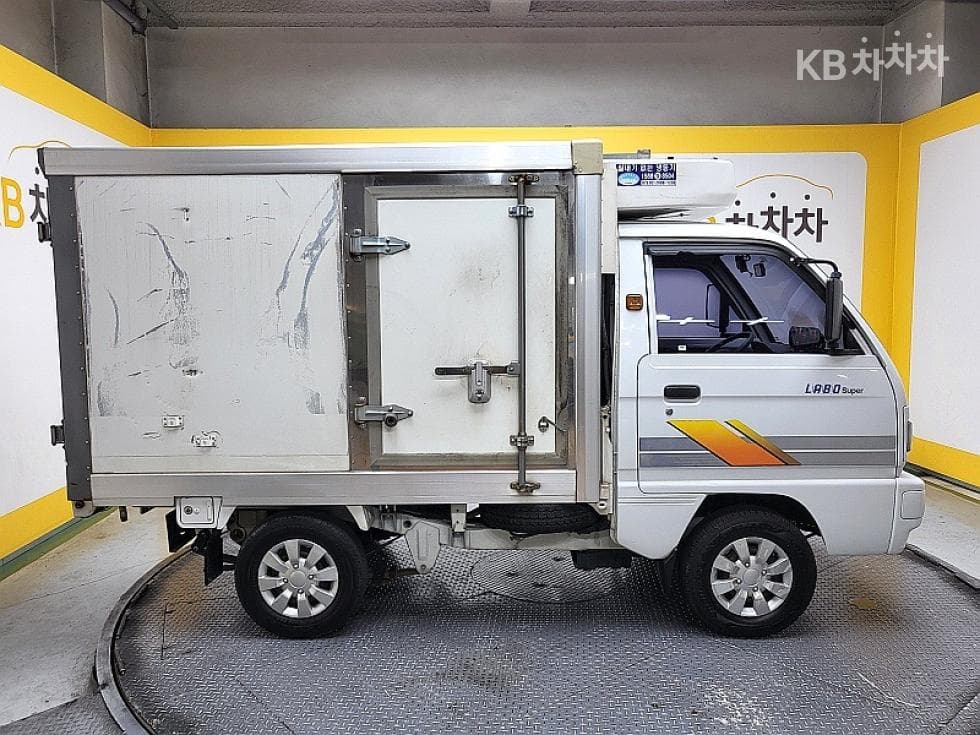 GM New Labo Refrigerated Van - Image 3
