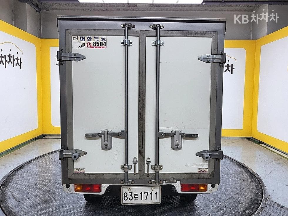 GM New Labo Refrigerated Van - Image 4