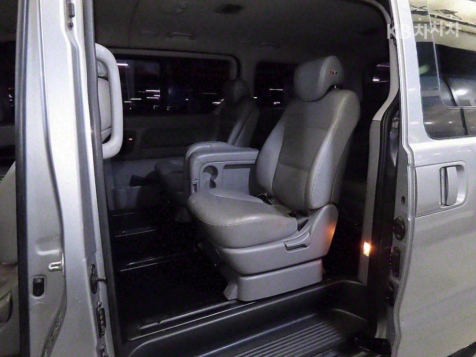 Хюндай Гранд Старекс12-местен Комби CVX Смарт - 7