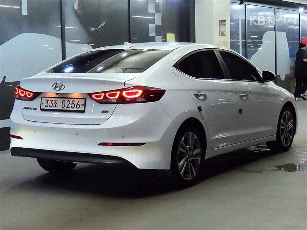Hyundai Avante (Elantra)AD1.6 GDi Modern Special (special feature/edition) - 4