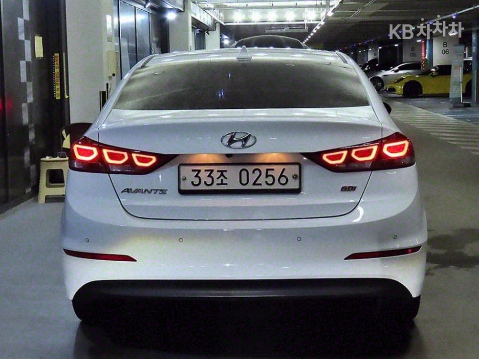 Hyundai Avante (Elantra)AD1.6 GDi Modern Special (special feature/edition) - 5