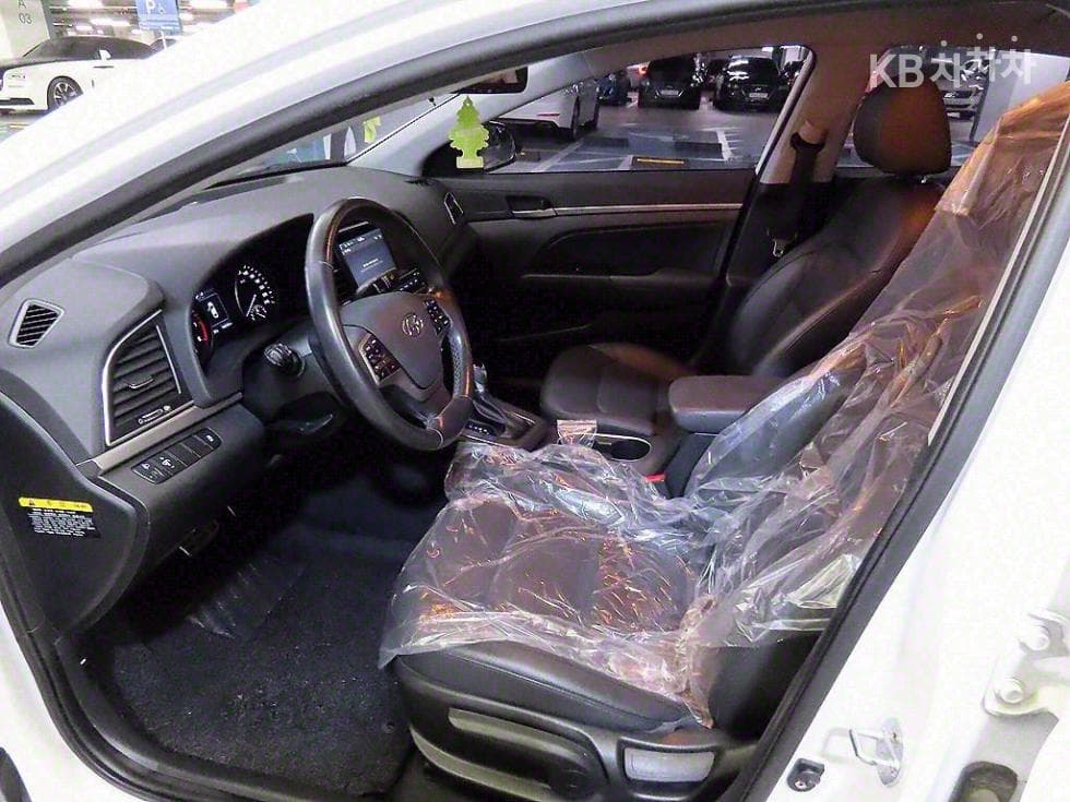 Hyundai Avante (Elantra)AD1.6 GDi Modern Special (special feature/edition) - 6