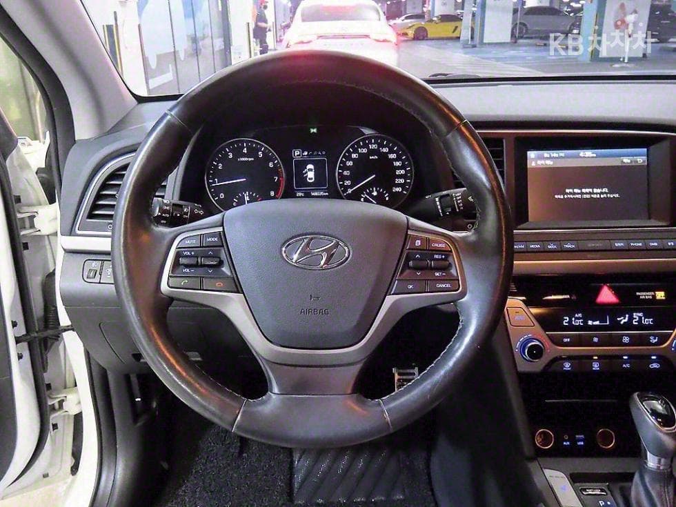 Hyundai Avante (Elantra)AD1.6 GDi Modern Special (special feature/edition) - 8
