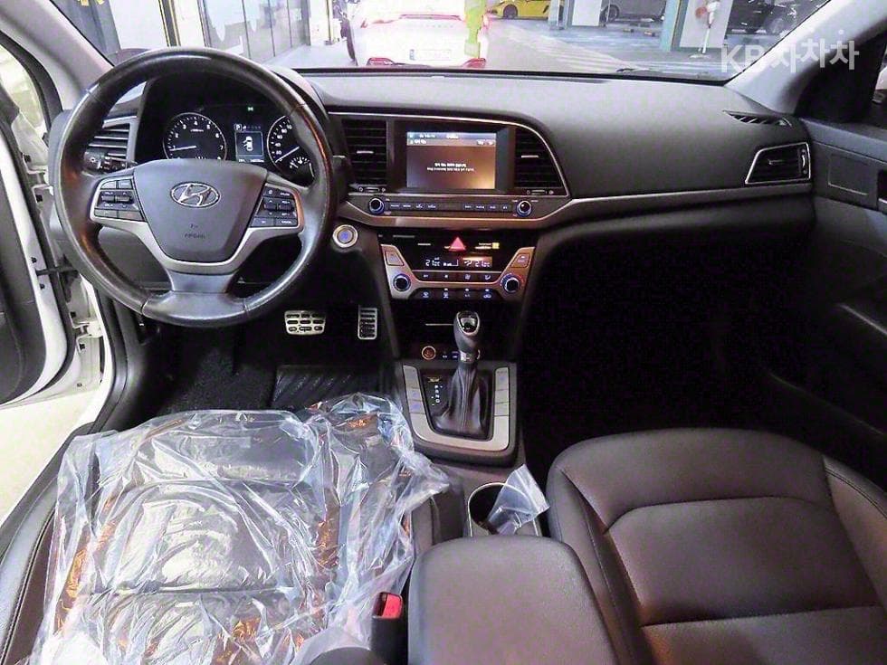 Hyundai Avante (Elantra)AD1.6 GDi Modern Special (special feature/edition) - 10