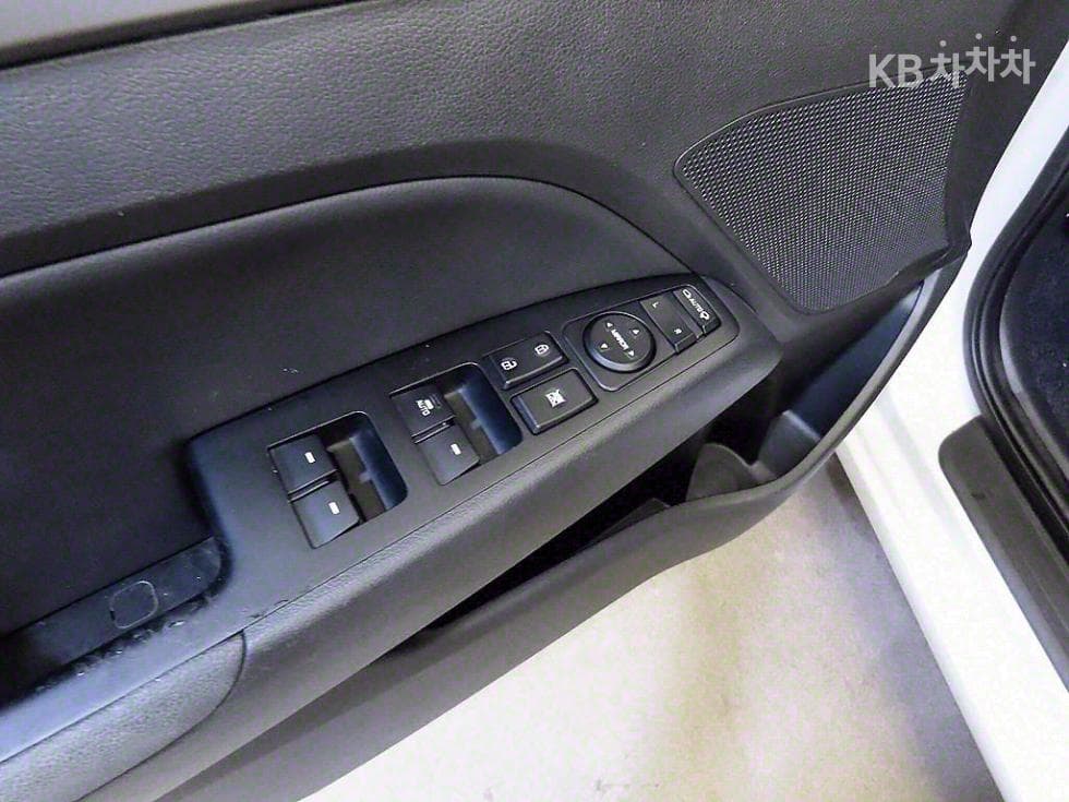 Hyundai Avante (Elantra)AD1.6 GDi Modern Special (special feature/edition) - 13