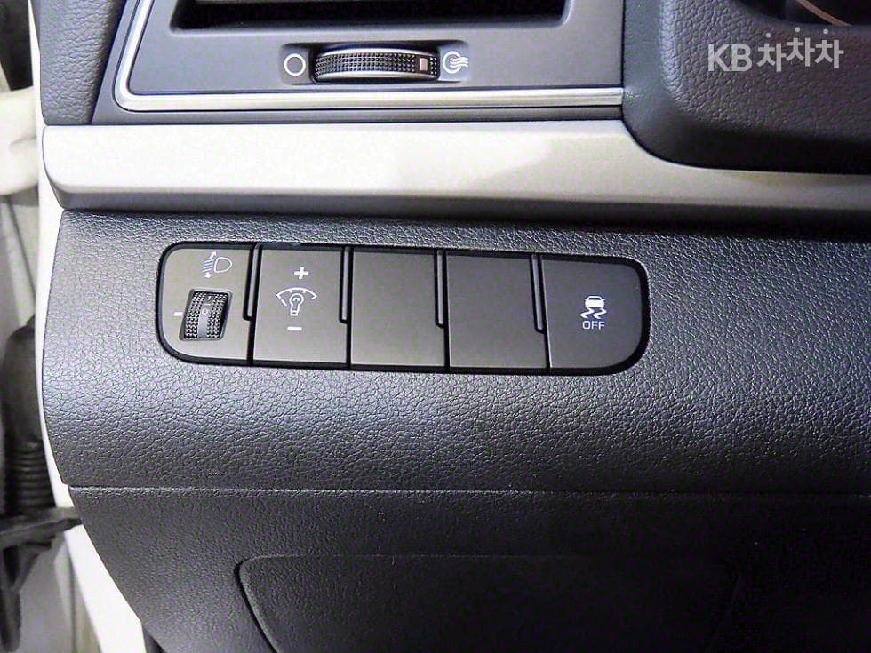 Hyundai Avante (Elantra)AD1.6 GDi Modern Special (special feature/edition) - 14