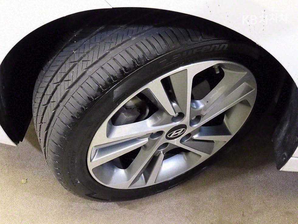 Hyundai Avante (Elantra)AD1.6 GDi Modern Special (special feature/edition) - 20