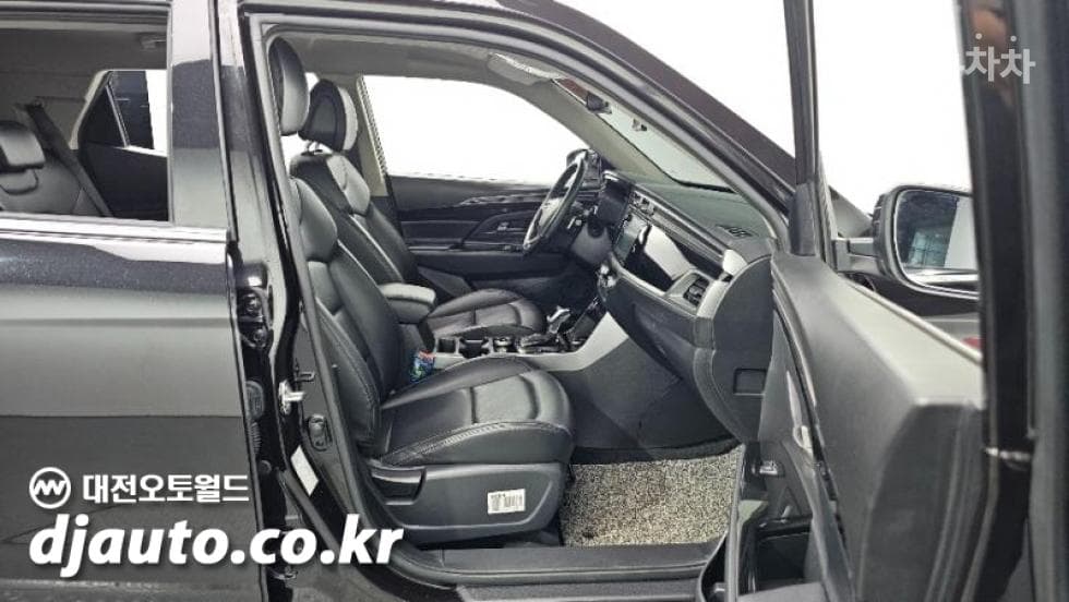 КейДжи Мобилити 뷰티플 코란도1.5 GDi Turbo 2WD C5 Plus - 12