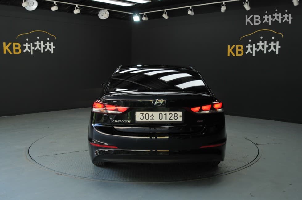 Хюндай Avante (Elantra)AD1.6 GDi Стил - 3