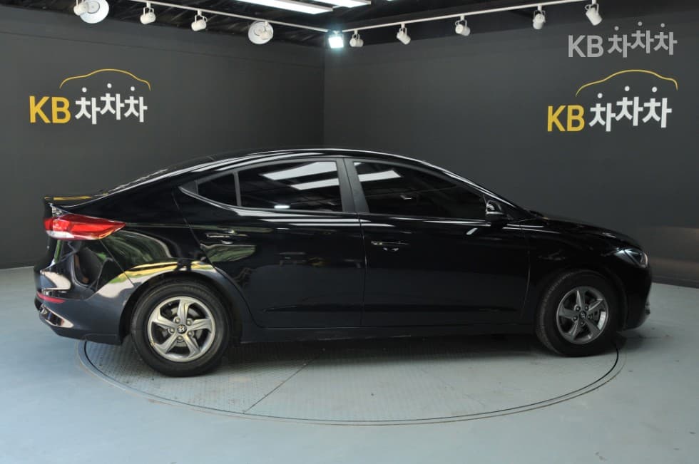 Хюндай Avante (Elantra)AD1.6 GDi Стил - 18