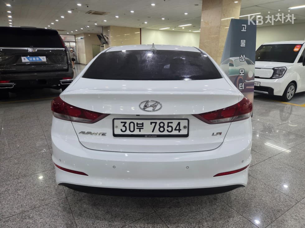 Хюндай Avante (Elantra)AD1.6 LPi Рент-а-кар Смарт - 4