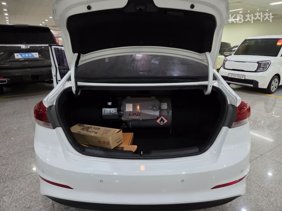 Хюндай Avante (Elantra)AD1.6 LPi Рент-а-кар Смарт - 19