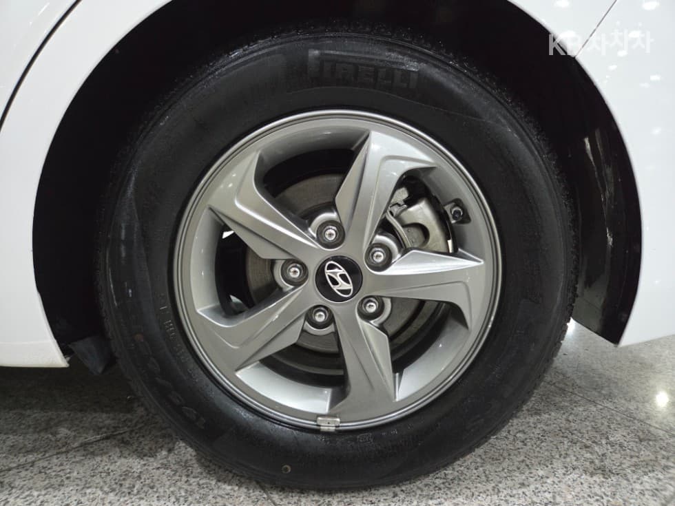 Хюндай Avante (Elantra)AD1.6 LPi Рент-а-кар Смарт - 20