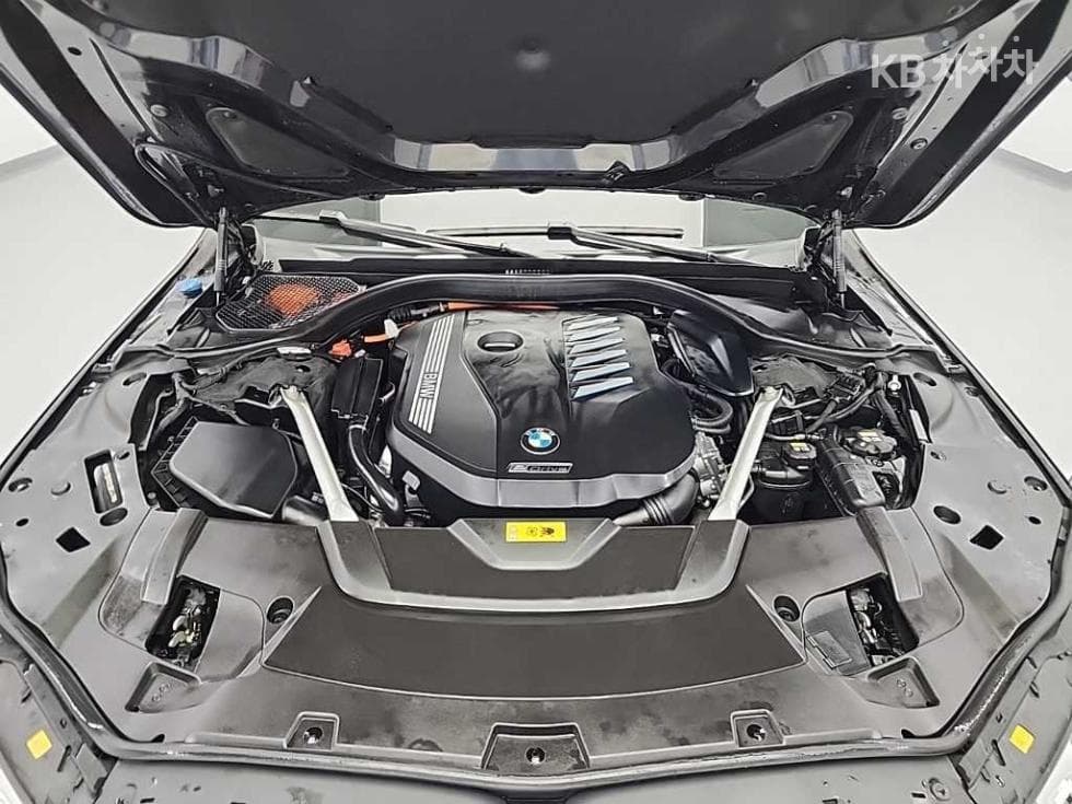 BMW 7시리즈 (G11)740e xDRIVE 아이퍼포먼스 M 스포츠 - 5