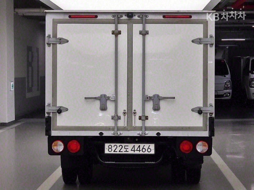 Киа The New (фейслифт) Бонго 3 (лек)Box Truck 1 тон 저상형 Королевска кабина Удължено междуосие LБазов - 3