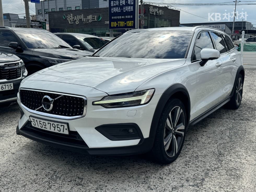 Volvo V60 CC(Второ поколение) T5 AWD Pro - Image 1