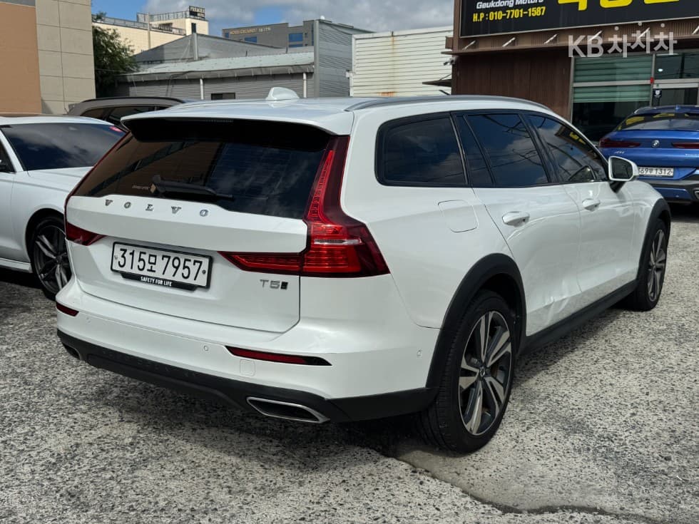 Volvo V60 CC(Второ поколение)T5 AWD Pro - 2