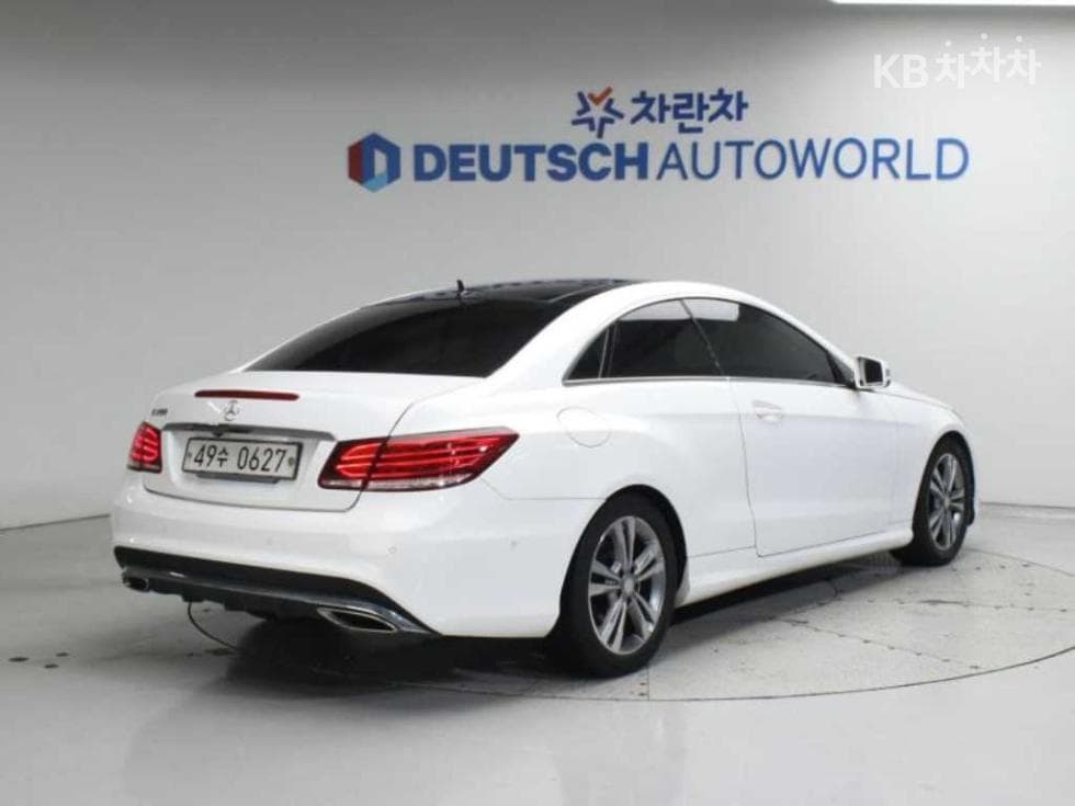 Mercedes-Benz Нов E-КласE200 Купе C207 - 2