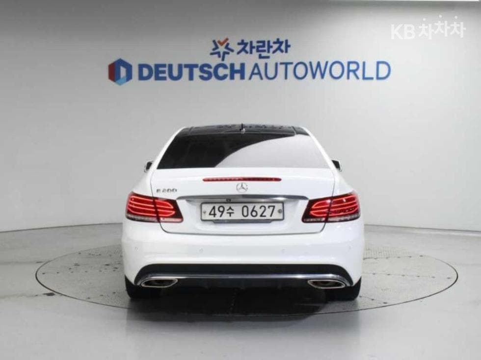 Mercedes-Benz Нов E-КласE200 Купе C207 - 4